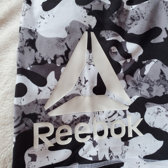 Women's Reebok Camo Biker Shorts ( Size: S ) - Picture 2 of 6